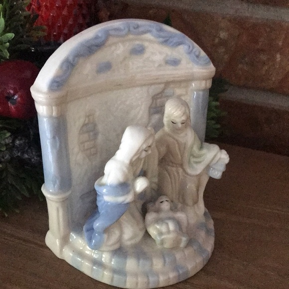 Vintage Blue Porcelain Nativity Holy Family - Picture 2 of 5